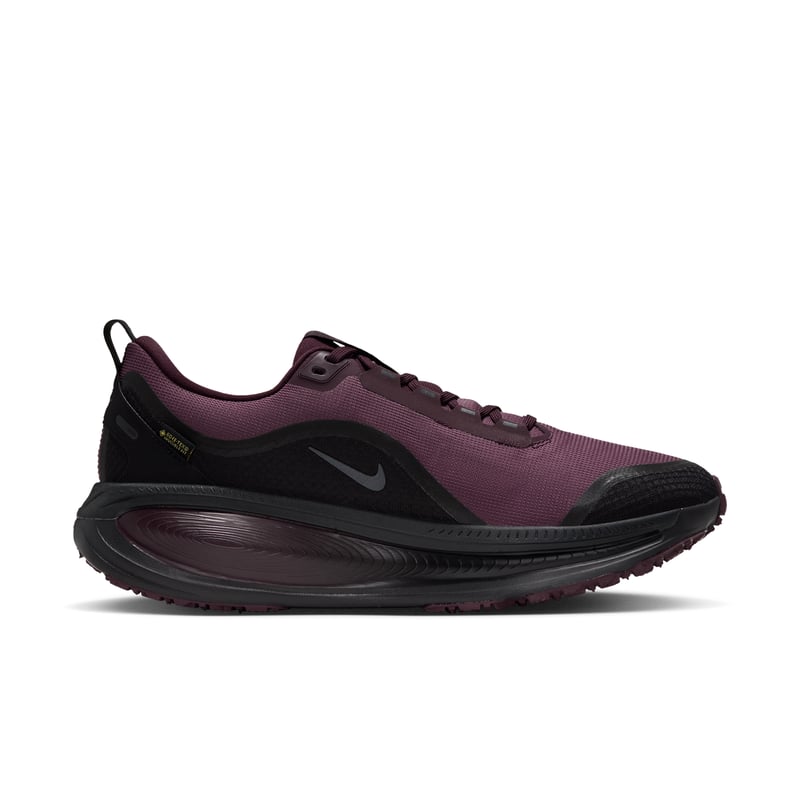 Nike Vomero 18 GORE-TEX hardloopschoenen "Burgundy Crush & Black" | Heren | Hardlopen | 03 | SPORTSHOWROOM