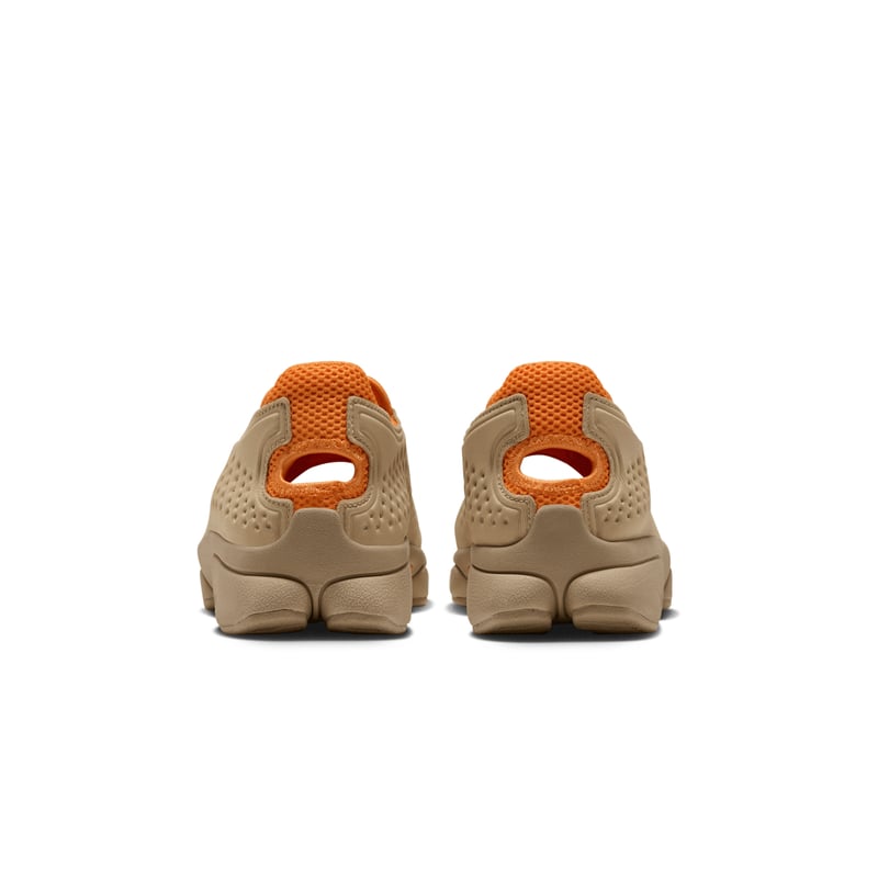 Nike Air Rift 2 sneakers "Vivid Orange & Yukon Tan" | Kvinnor | Sportstyle | 05 | SPORTSHOWROOM