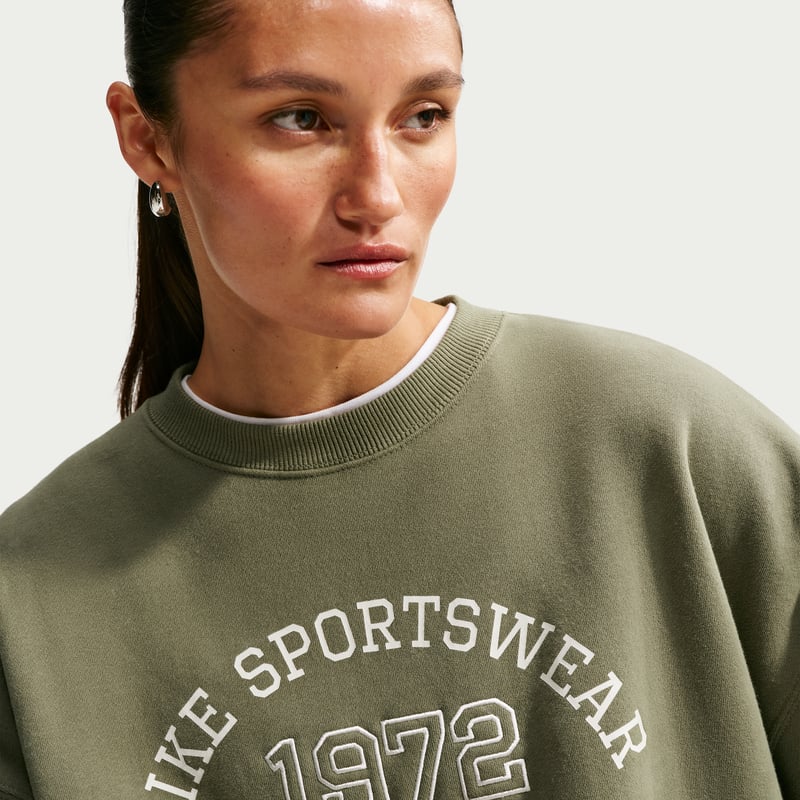 Nike Studio Fleece Medium Weight Oversized Crew Genser "Medium Olive" | Dame | | 02 | SPORTSHOWROOM