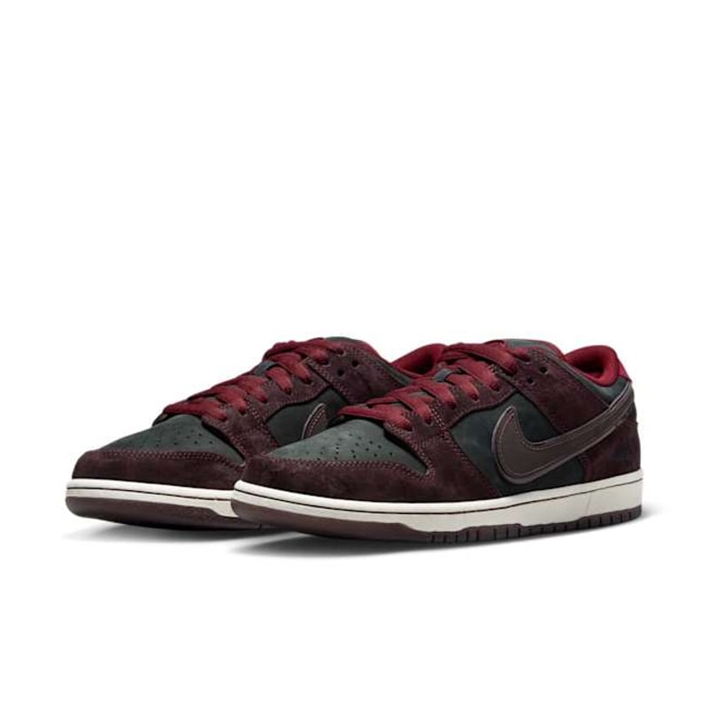 Nike SB Dunk Low Pro x RIOT Skateshop FZ1289-200 05