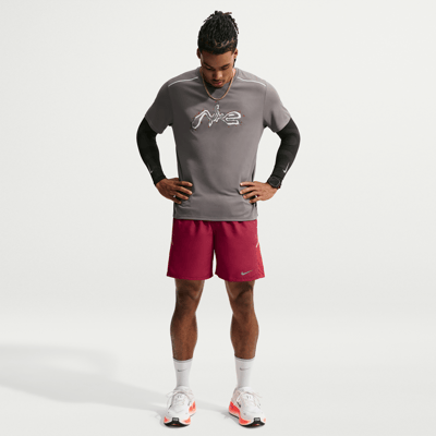 Pantalones cortos Nike Miler Dri-FIT 2-in-1 7" "Tough Red & Sport Red" | Hombre | Correr | 01 | SPORTSHOWROOM