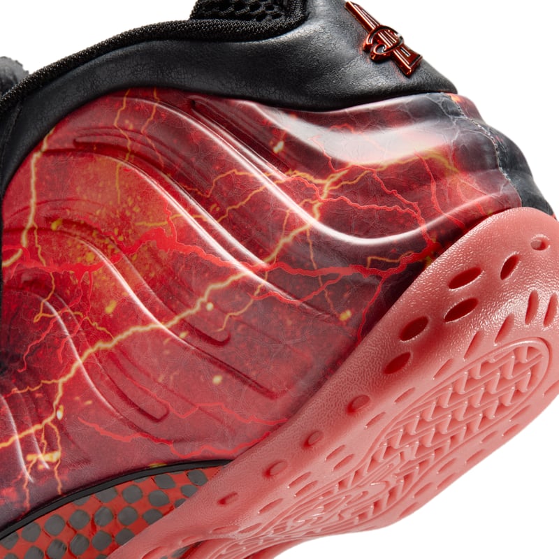 Nike Air Foamposite One x Stranger Things IR7336-001 08