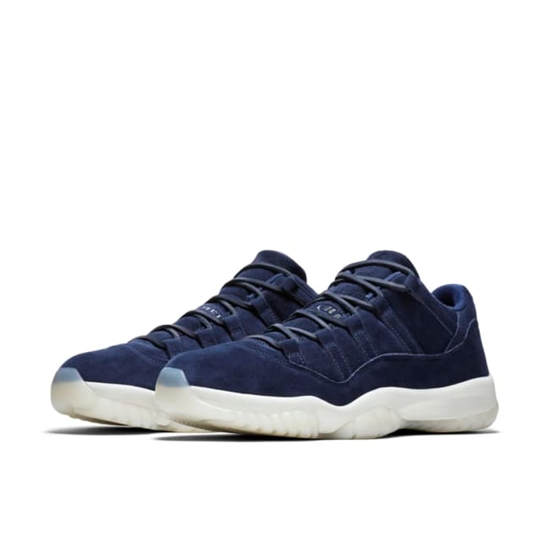 Jordan 11 Retro Low x Derek Jeter AV2187-441 04