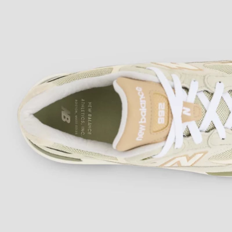 New Balance 992 Made in USA sneakerit "Olivine & Incense" | Miehet & Naiset | Sportstyle | 03 | SPORTSHOWROOM