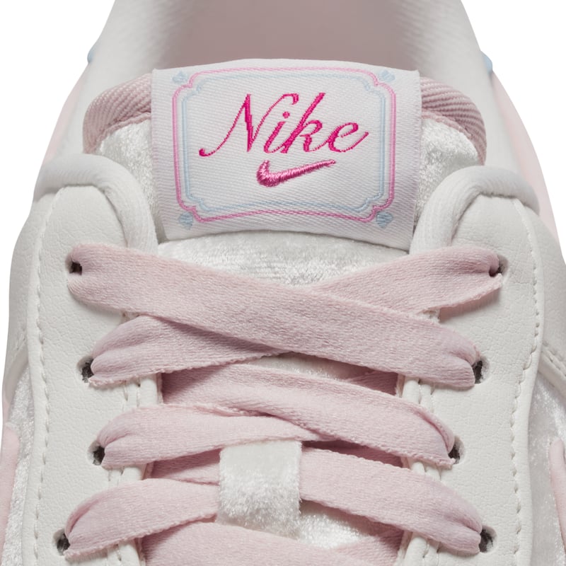 Nike Air Force 1 '07 trainers "Valentine's Day" | Women | SportStyle | 09 | SPORTSHOWROOM