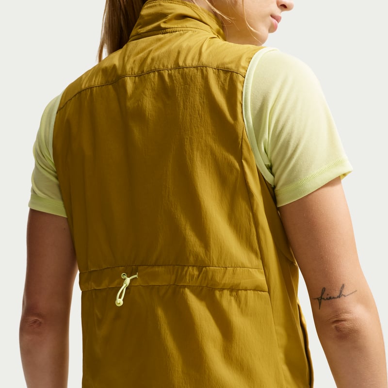 Top Nike ACG "Peat Moss & Light Liquid Lime" | Mujer | Aire Libre | 02 | SPORTSHOWROOM
