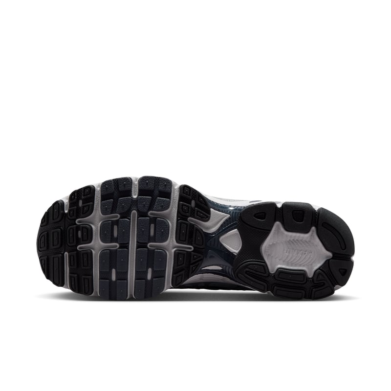 Nike Air Max Moto 2K HQ2056-013 02