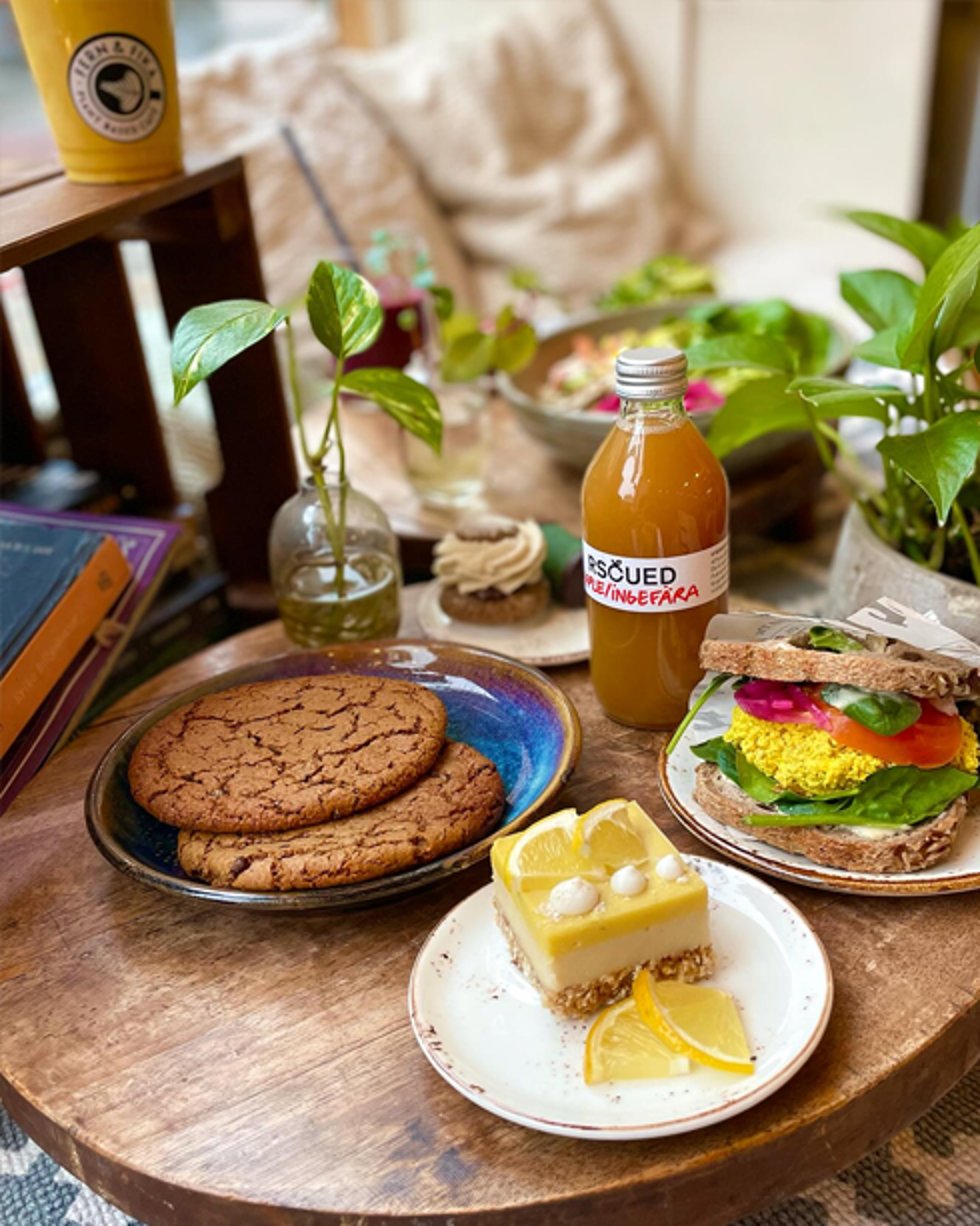 Fern & Fika 1094 01