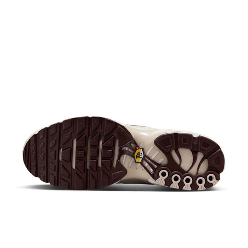 Nike Air Max Plus Premium HF3181-001 02