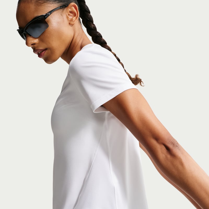 Nike Tempo Dri-FIT HQ0648-100 03