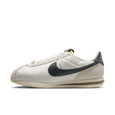 Обувки Nike Cortez "Phantom & Off-Noir" | Жени | Sportstyle | 01 | SPORTSHOWROOM