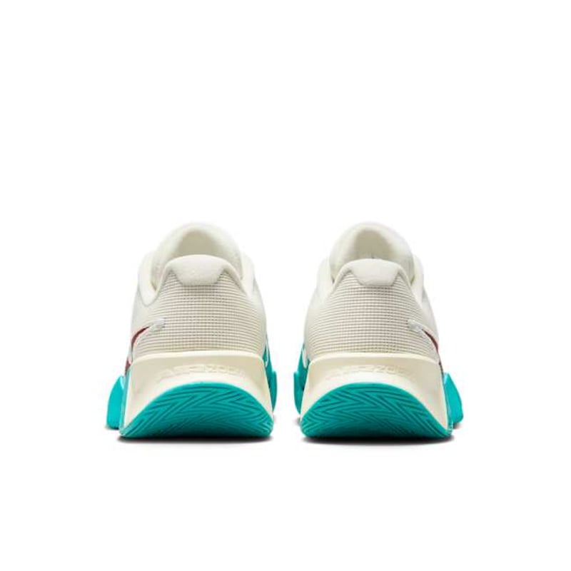 Nike GP Challenge Pro Premium HJ6647-300 06