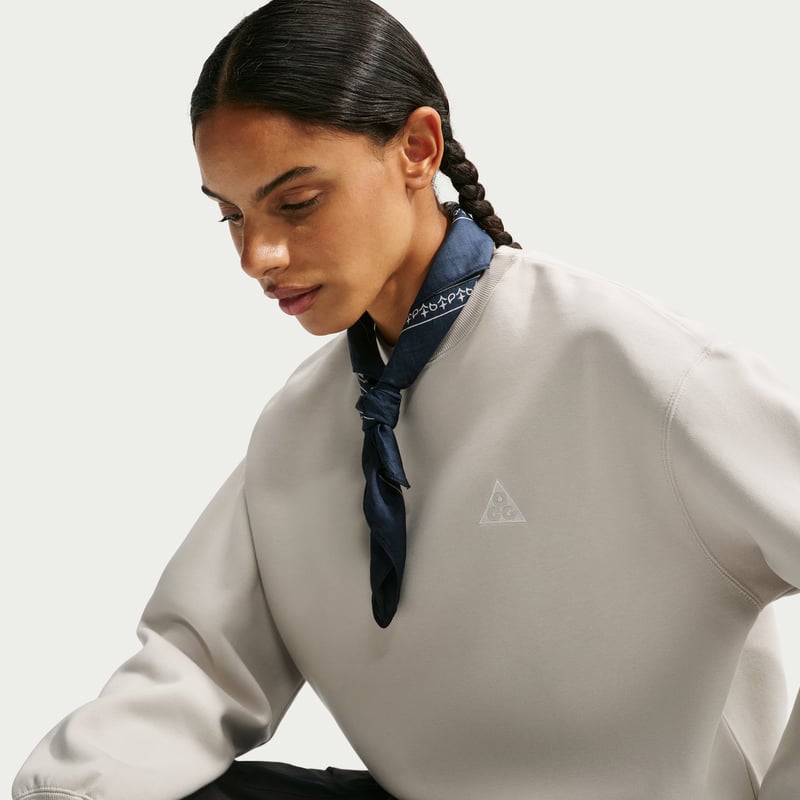 Nike ACG 'Tuff Fleece' Women's Therma-FIT Crew-Neck Sweatshirt "Light Orewood Brown" | Kvinnor | | 03 | SPORTSHOWROOM