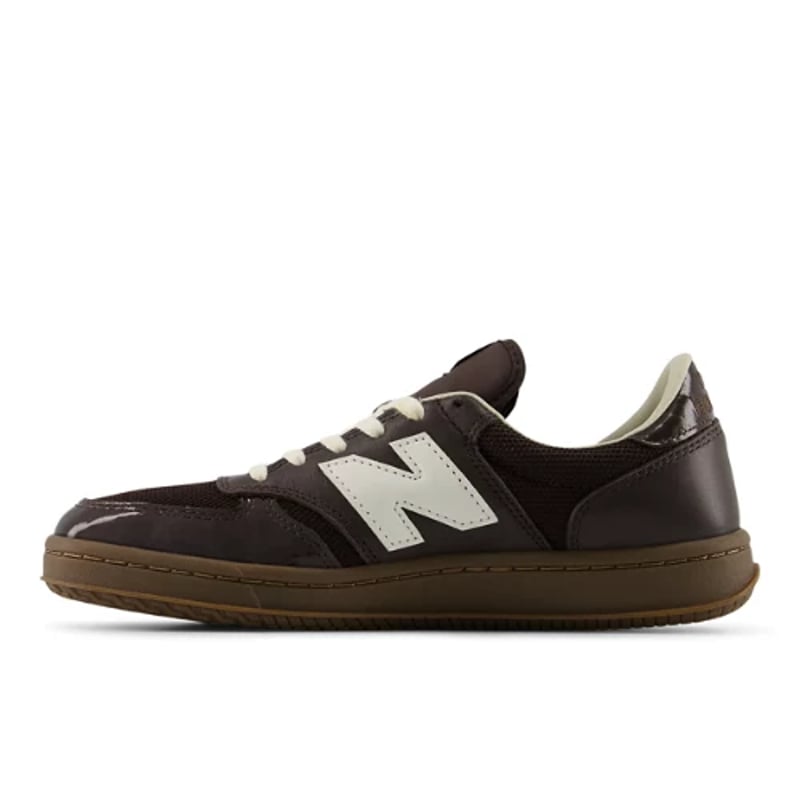 Sneakersy New Balance T500 "Black Coffee & Sea Salt" | Kobiety & Mezczyzni | Sportstyle | 01 | SPORTSHOWROOM