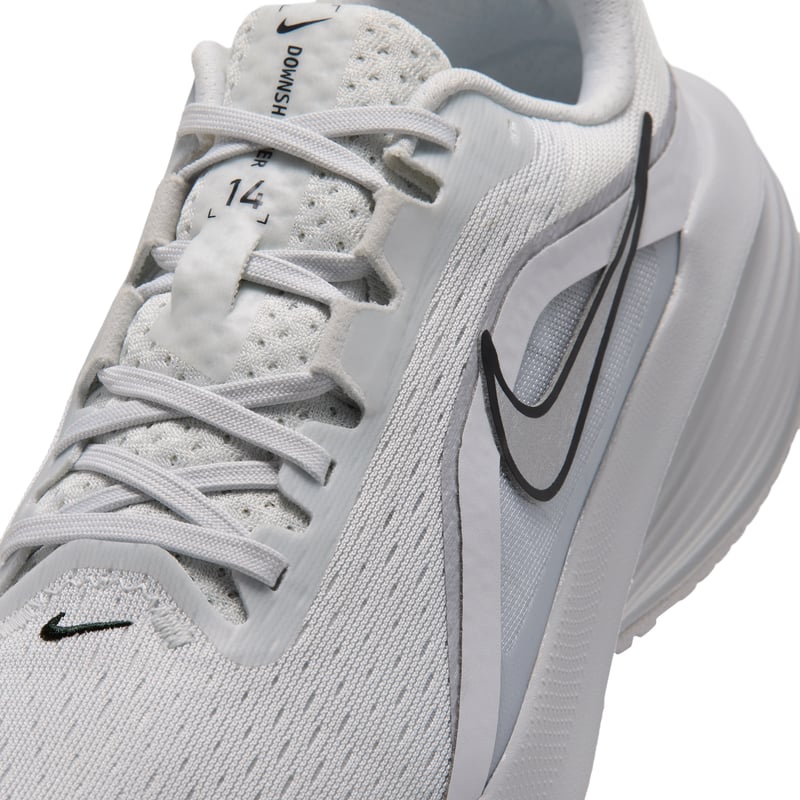 Nike Downshifter 14 löparskor "Off-White & Metallic Silver" | Kvinnor | Löpning | 07 | SPORTSHOWROOM