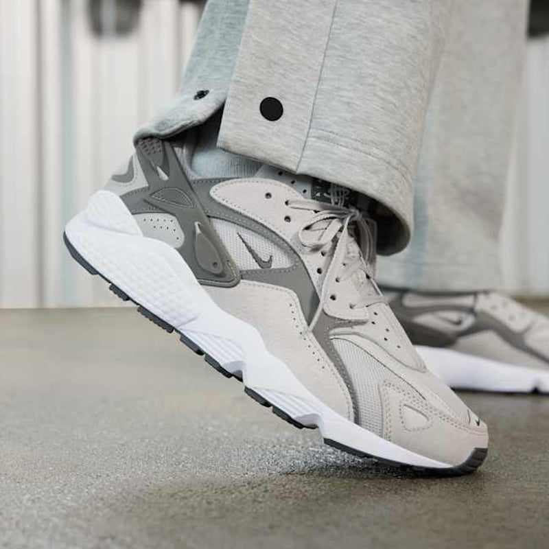 Nike Air Huarache Runner DZ3306-004 02