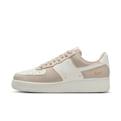 Sneakersy Nike Air Force 1 '07 "Cream II & Metallic Gold" | Kobiety | Sportstyle | 01 | SPORTSHOWROOM
