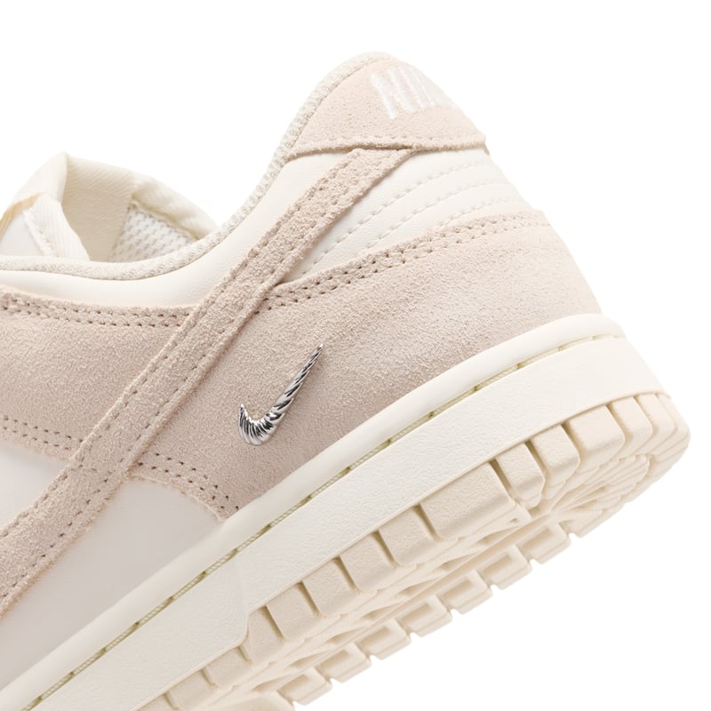 Nike Dunk Low Suede sneakers "Pearl White & Pale Ivory" | Dame | Sportstyle | 08 | SPORTSHOWROOM