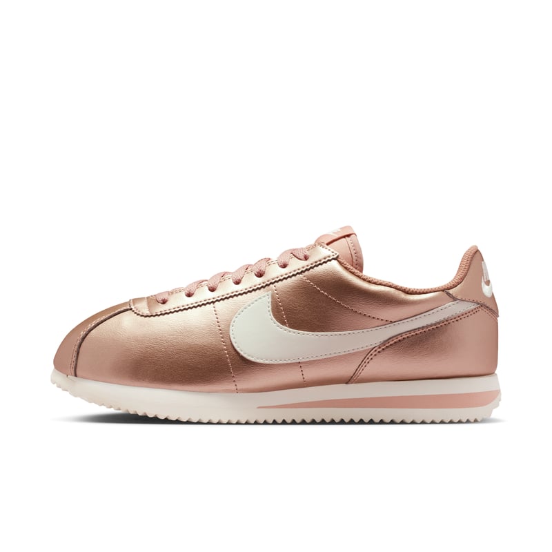 Nike Cortez sneakers "Metallic Red Bronze & Rose Whisper" | Dame | Sportstyle | 01 | SPORTSHOWROOM