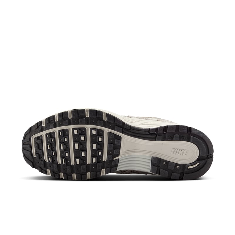 Nike P-6000 SE ‘Snakeskin’ sneakers "Light Bone & Black" | Dame | Sportstyle | 01 | SPORTSHOWROOM