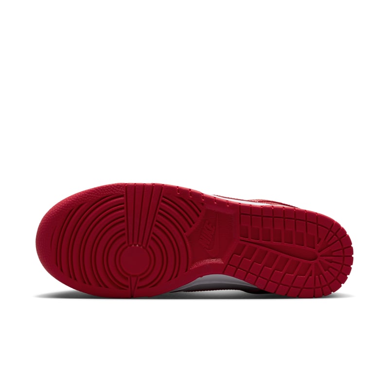 Nike Dunk Low SE ‘Patent’ sneakers "White & University Red" | Dame | Sportstyle | 02 | SPORTSHOWROOM
