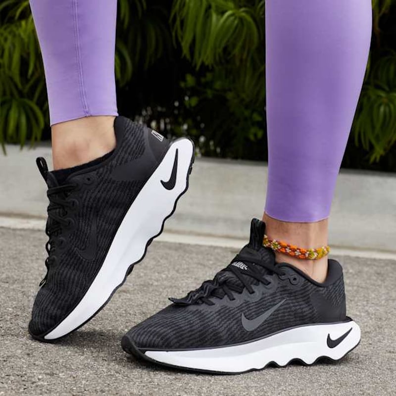 Nike Motiva DV1238-001 02
