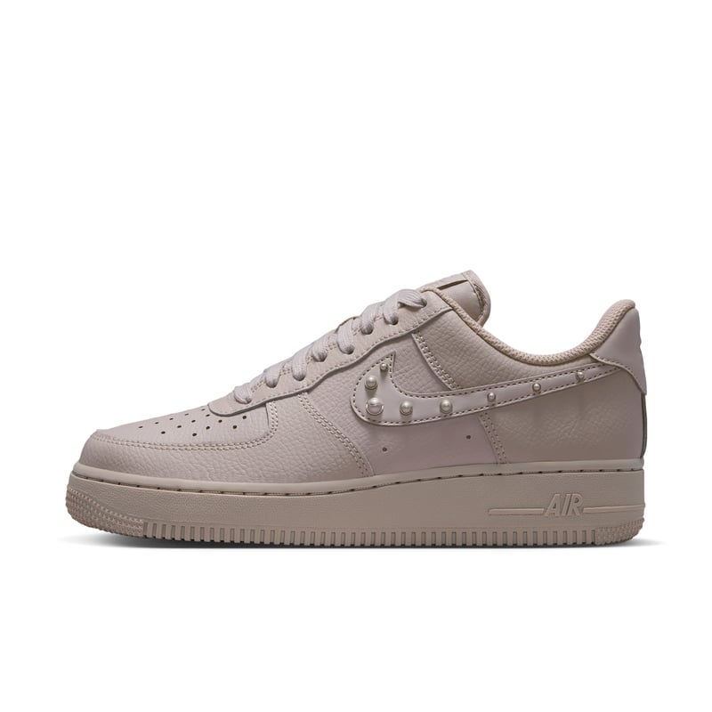 Nike Air Force 1 '07 ‘Pearl Swoosh’ sneakers "Cream II" | Dames | Sportstyle | 01 | SPORTSHOWROOM