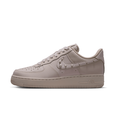 Sneakersy Nike Air Force 1 '07 ‘Pearl Swoosh’ "Cream II" | Kobiety | Sportstyle | 01 | SPORTSHOWROOM