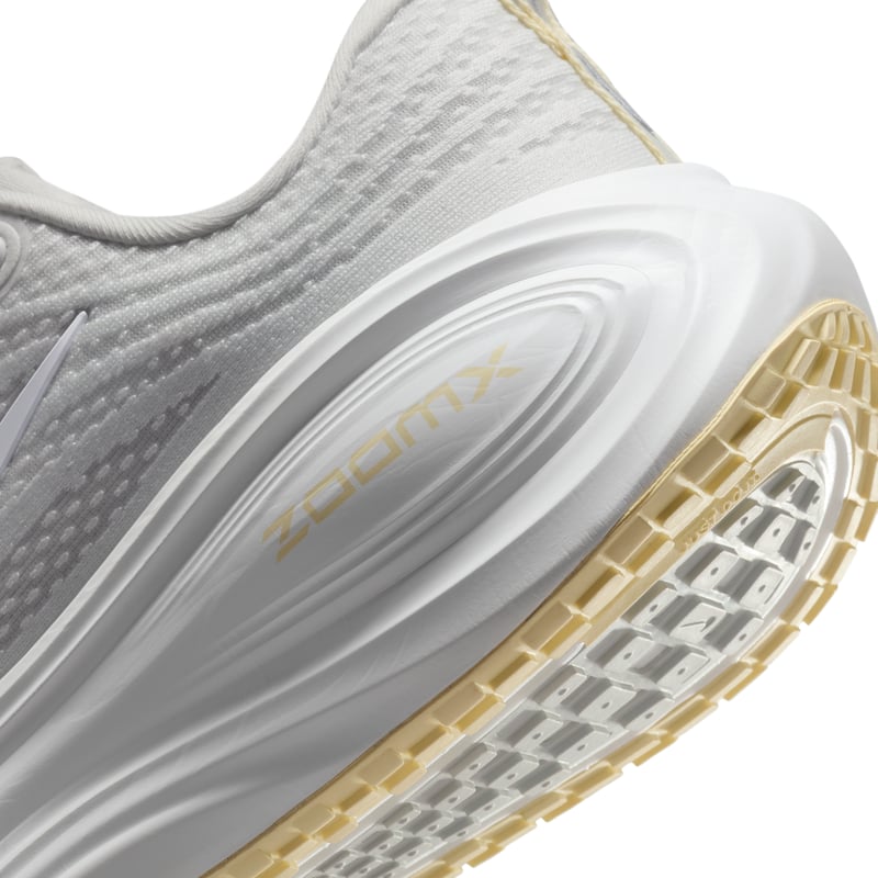 Nike Vomero Plus HV8154-009 08