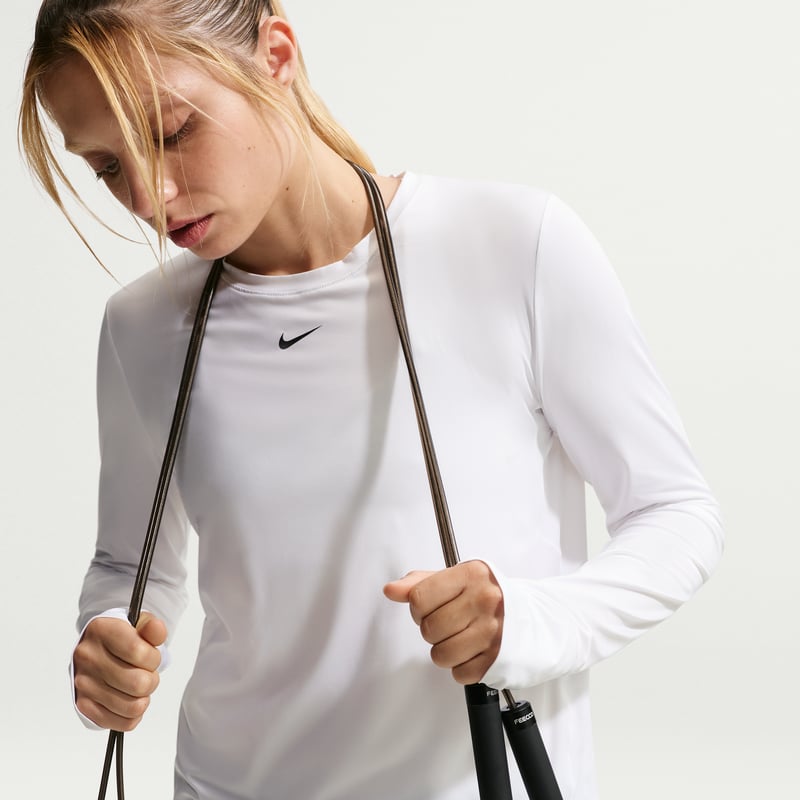 Nike One Classic Dri-FIT Long-Sleeve FN2801-102 03