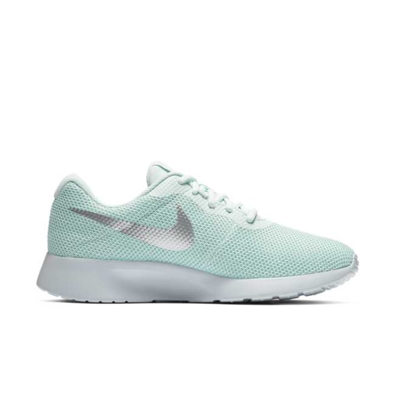 Nike Tanjun AV8372-300 03