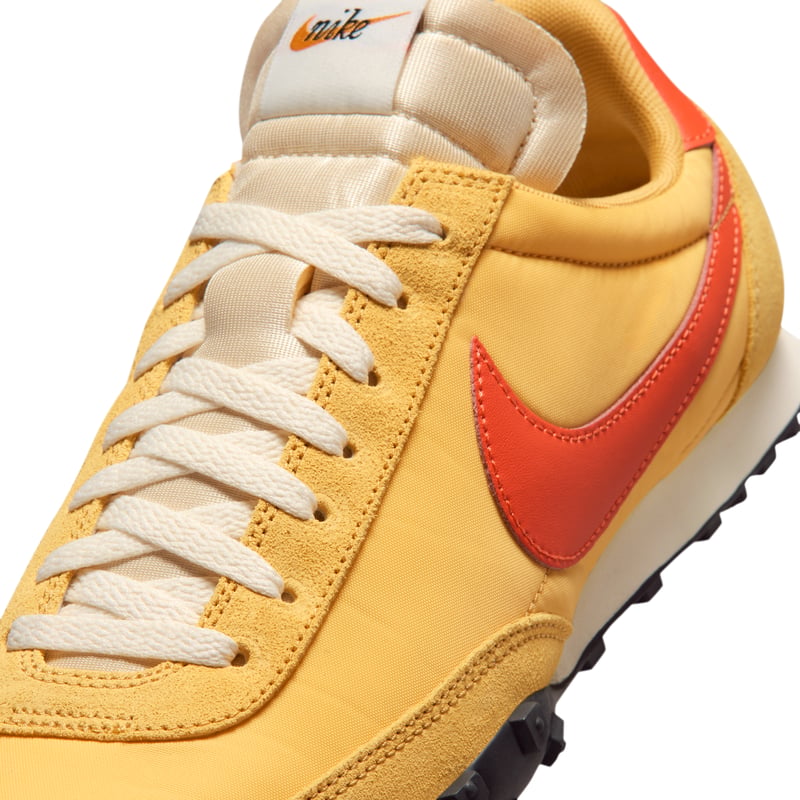 Sneakers Nike Waffle Racer "Wheat Gold & Picante Red" | Uomo | Sportstyle | 07 | SPORTSHOWROOM
