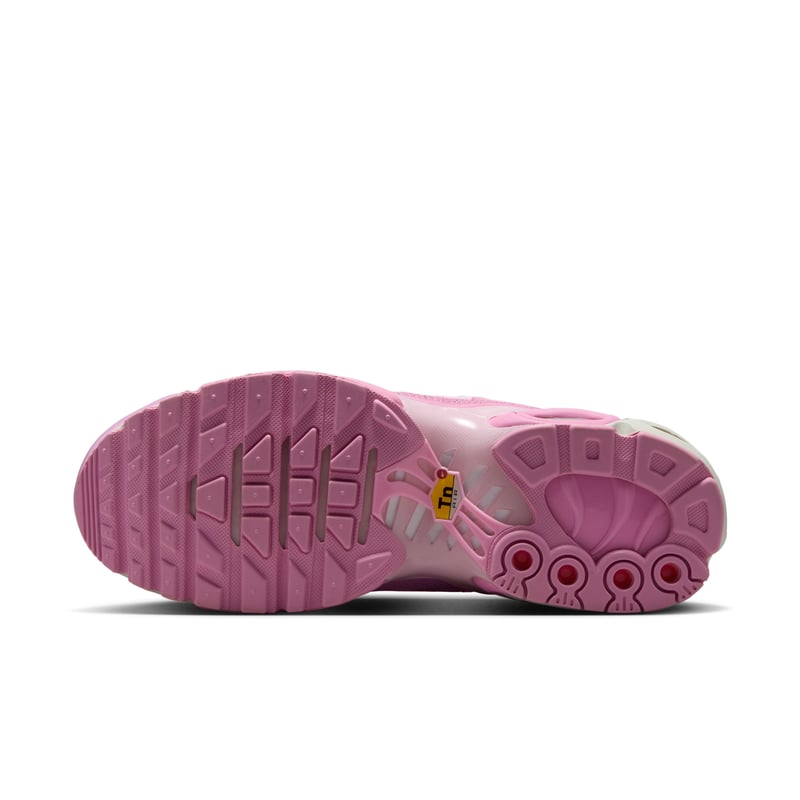 Superge Nike Air Max Plus Suede "Pink Rise" | Ženske | Sportstyle | 02 | SPORTSHOWROOM