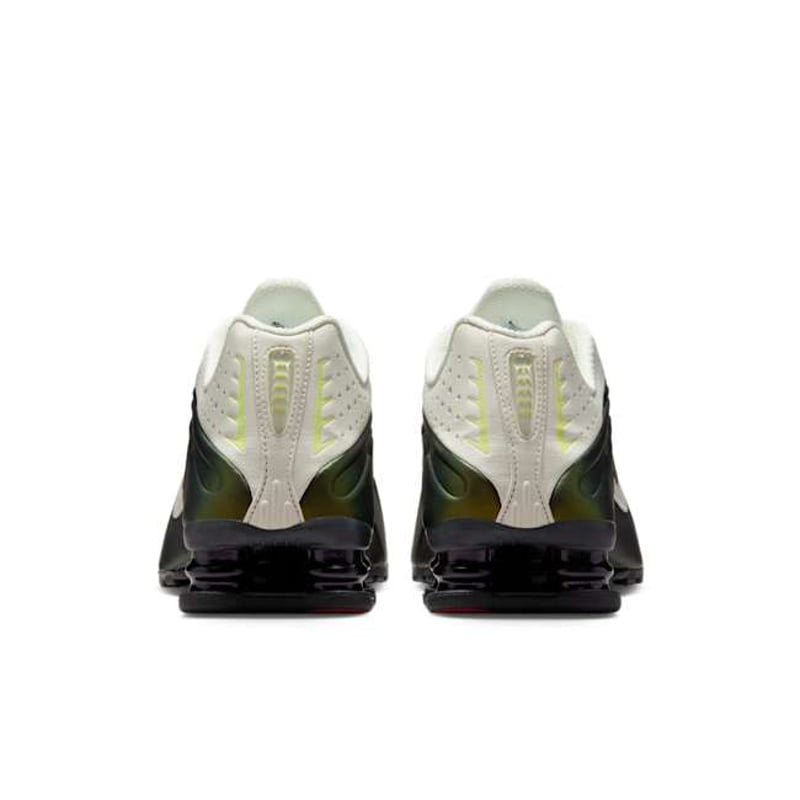 Nike Shox R4 IB8062-133 06
