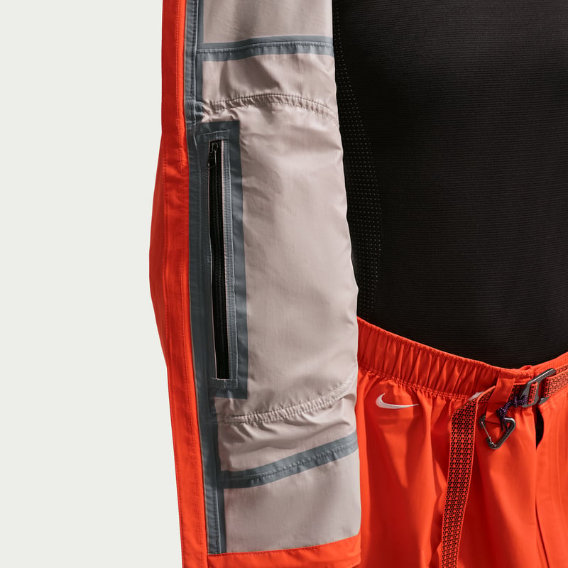 Nike ACG "Morpho" Storm-FIT ADV Rain Jakke "Safety Orange & Vivid Purple" | Dame | | 08 | SPORTSHOWROOM