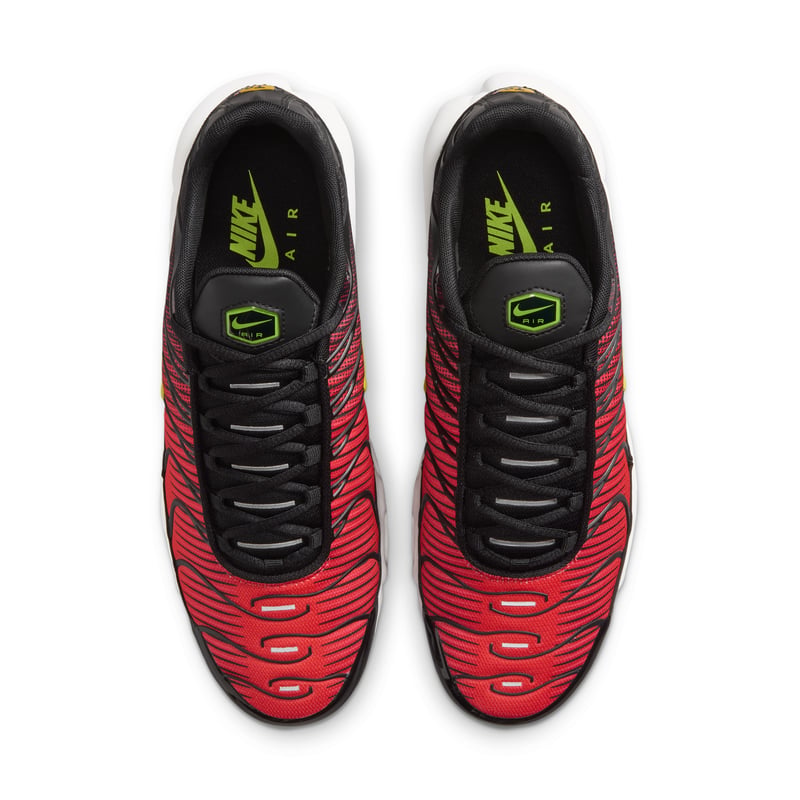 Nike Air Max Plus sneakers "Black & Light Crimson" | Män | Sportstyle | 04 | SPORTSHOWROOM