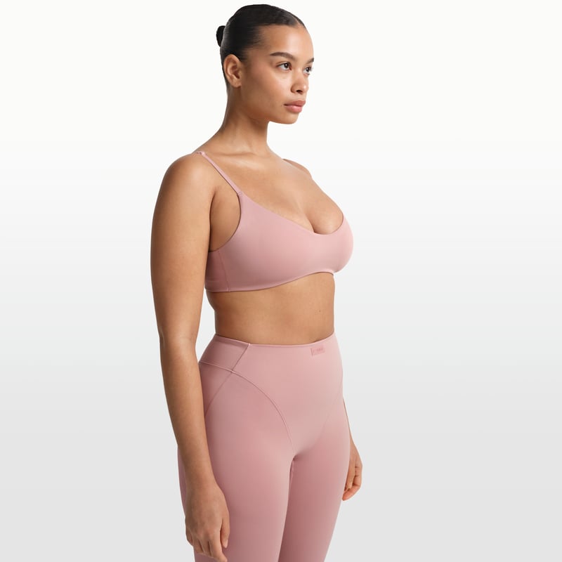 NikeSKIMS Matte Micro-Scoop IU8284-662 03