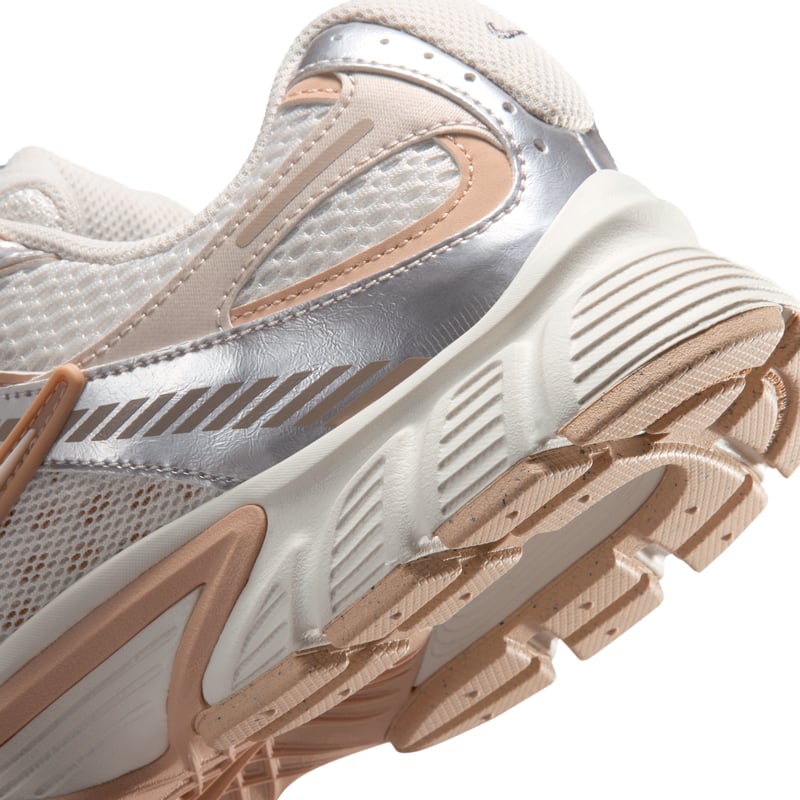 Nike V5 RNR sneakers "Phantom & Shimmer" | Dames | Sportstyle | 08 | SPORTSHOWROOM
