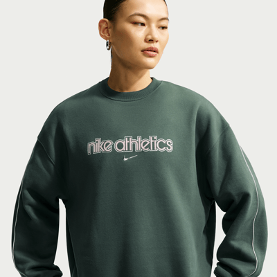 Nike Studio Fleece Medium Weight Oversized Crew Genser "Camo Green" | Dame | | 00 | SPORTSHOWROOM