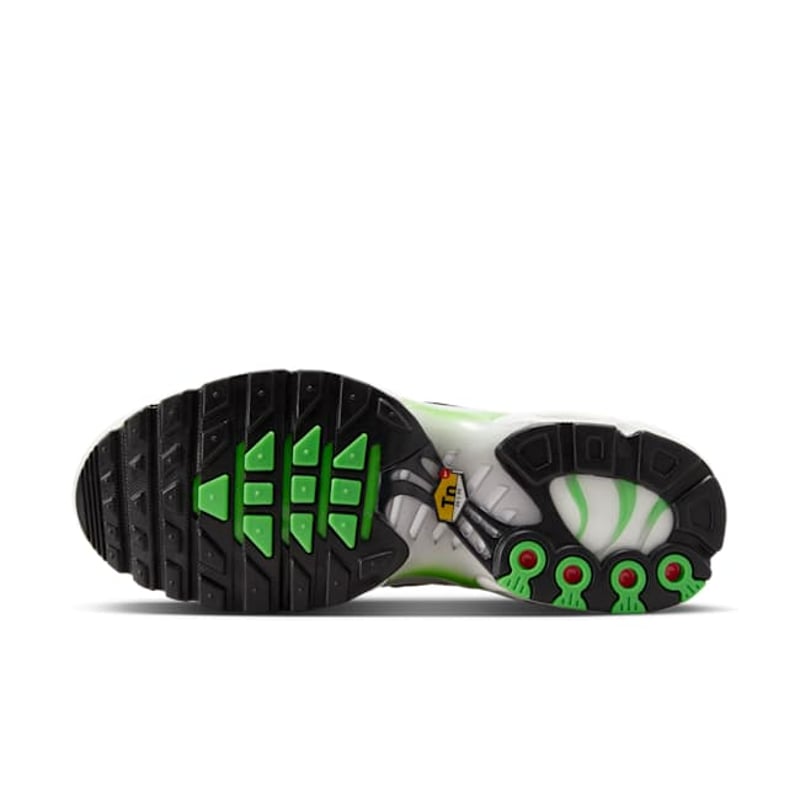 Nike Air Max Plus DZ3671-001 02
