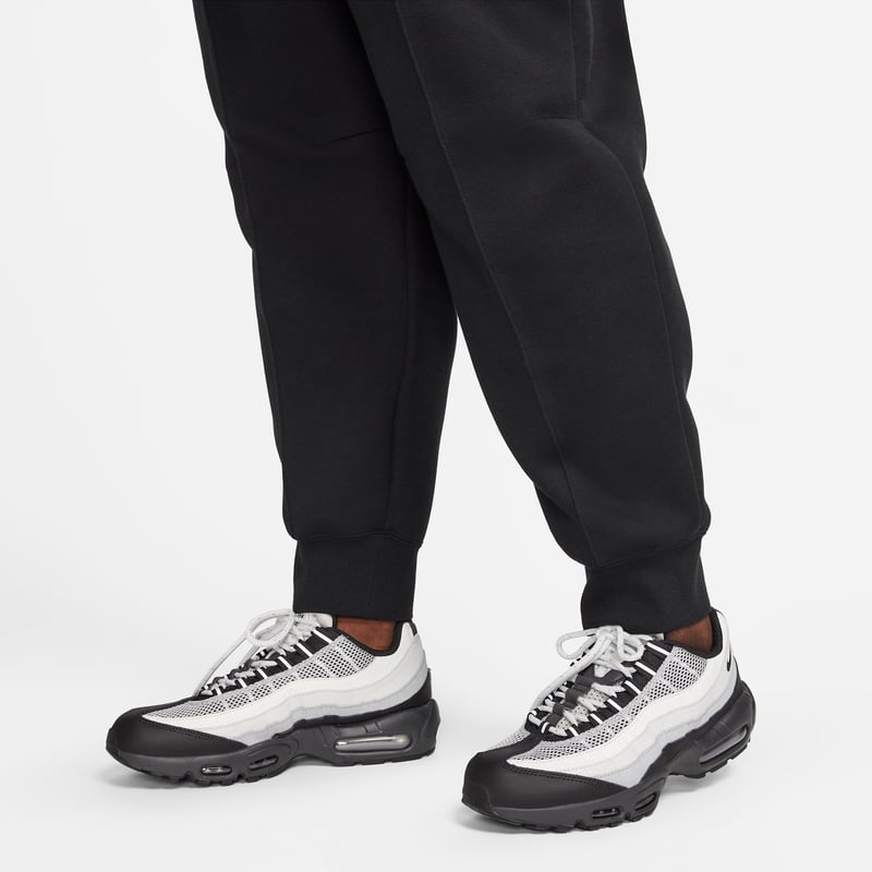 Nike Tech Fleece Mid-Rise FB8332-010 05