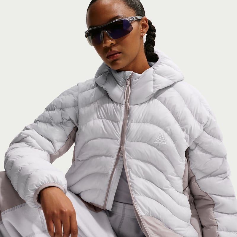 Nike ACG "Lava Flow" Therma-FIT ADV Jakke "Photon Dust & Grey Fog" | Dame | Sportstyle | 03 | SPORTSHOWROOM