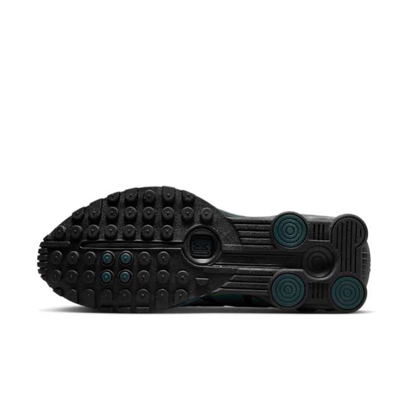 Nike Shox R4 IM6596-001 02