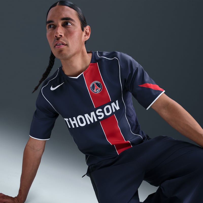 Nike Paris Saint-Germain 2004 Total 90 Reissue Replica Shirt "Midnight Navy & University Red" | Men | Football & SportStyle | 03 | SPORTSHOWROOM