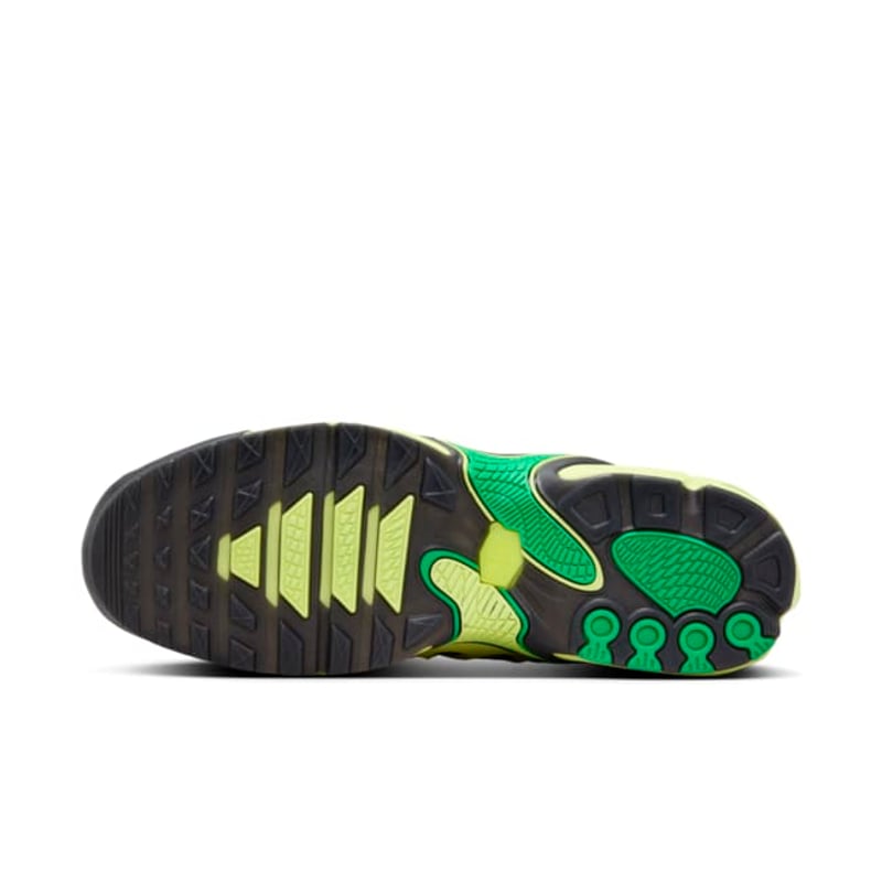 Nike Air Max Plus Drift FD4290-700 02