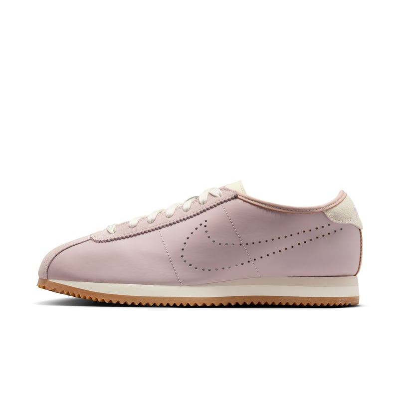 Nike Cortez Leather sneakers "Particle Rose & Light Orewood Brown" | Kvinnor | Sportstyle | 01 | SPORTSHOWROOM