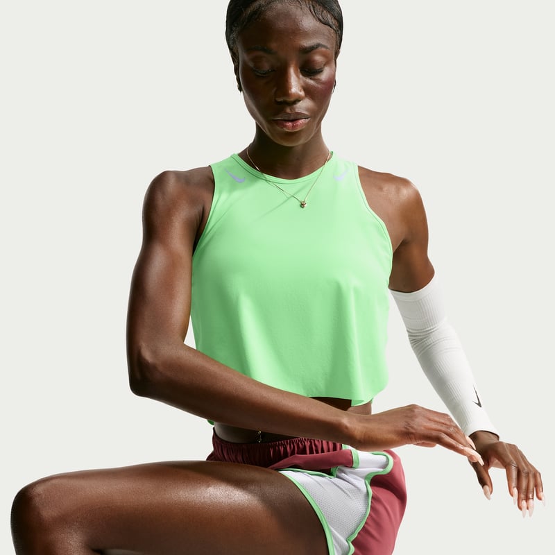Nike AeroSwift Dri-FIT ADV Cropped Tanktop "Illusion Green & Aluminum" | Dames | Hardlopen | 01 | SPORTSHOWROOM