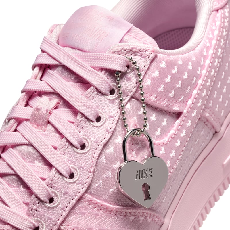 Nike Air Force 1 '07 SE Sneaker "Valentine's Day" | Damen | Sportstyle | 10 | SPORTSHOWROOM