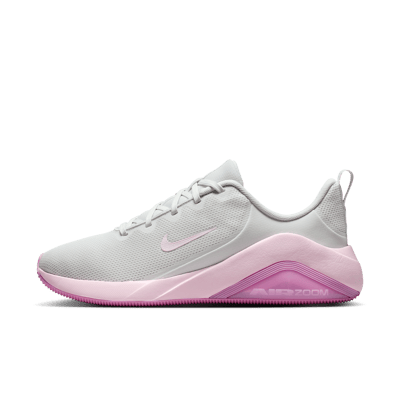 Nike Bella 7 Trainingsschuhe "Photon Dust & Pink Foam" | Damen | Training | 01 | SPORTSHOWROOM