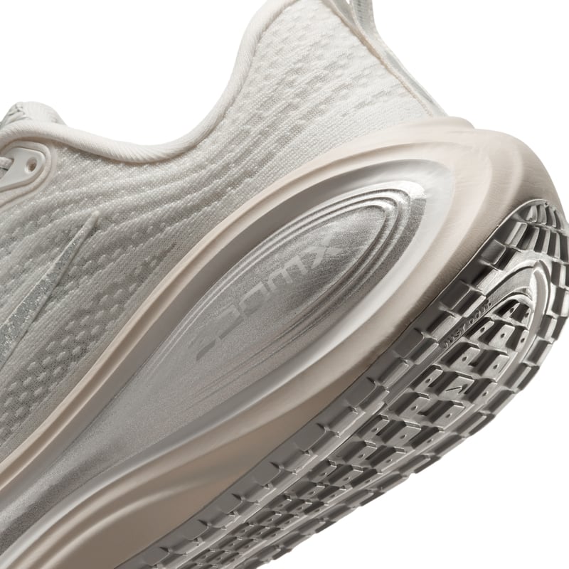 Nike Vomero Plus SE IM8331-001 08